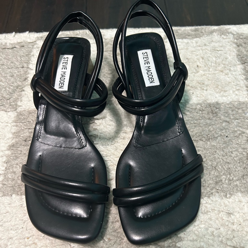Steve Madden black Hattie sandals